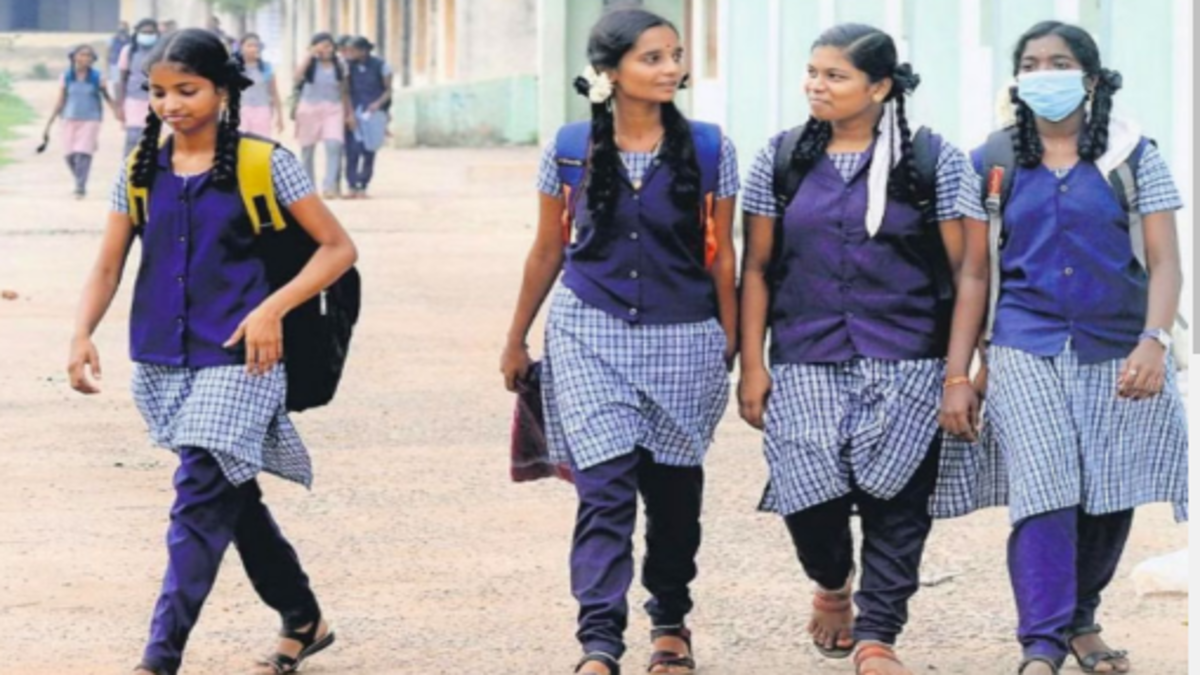 A severe heat wave is raging in various districts of Tamil Nadu. Temperatures were recorded above 100 degrees in many areas.