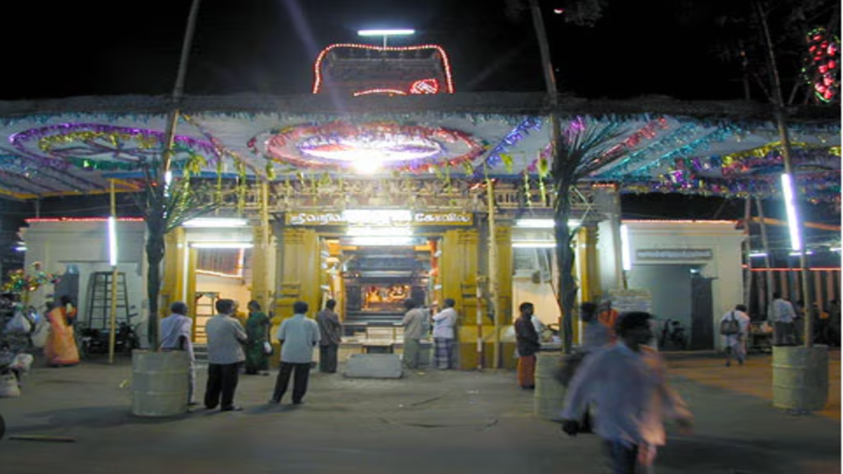 Thousands of devotees can be seen gathering in this temple on days like Panguni Uttaram and Thaipusam.