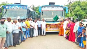 In view of this, the devotees on a spiritual journey visited Thiruchendur Subramanya Swamy temple.