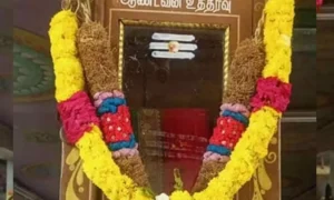 சிவன்மலை ஆண்டவர் உத்தரவு பெட்டியில் மண் விளக்கு வைத்து பூஜை